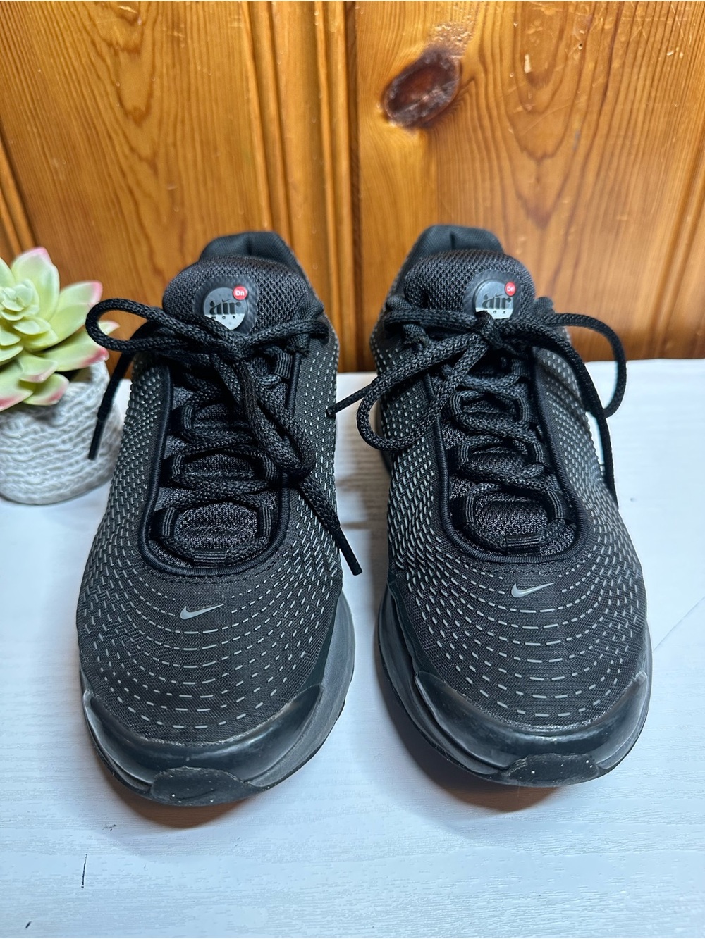 Nike Men's Black Low-Profile Athletic Sneakers